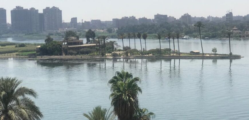 شقتان علي الكورنيش النيل مباشرة