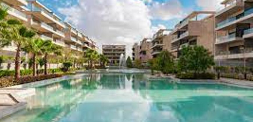 شقه دور ارضي بحديقه 135 م للبيع في ليك فيو ريزدنس