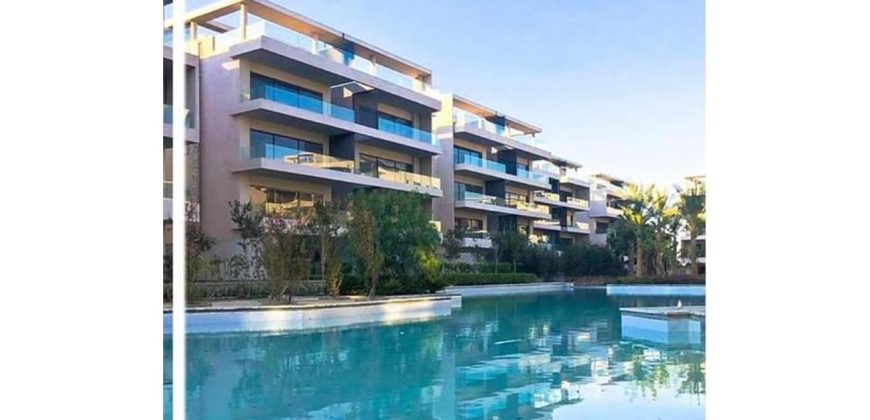 شقه دور ارضي بحديقه 135 م للبيع في ليك فيو ريزدنس