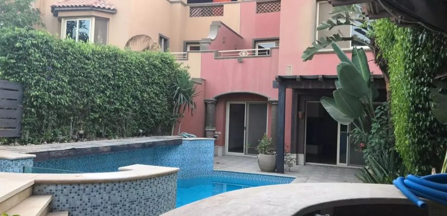 تاون هاوس للايجار في بالم هيلز أكتوبر, طريق مصر اسكندرية الصحراوي