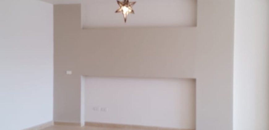 At Mirage Residences, apartment for sale with distinctive view and a fine price.