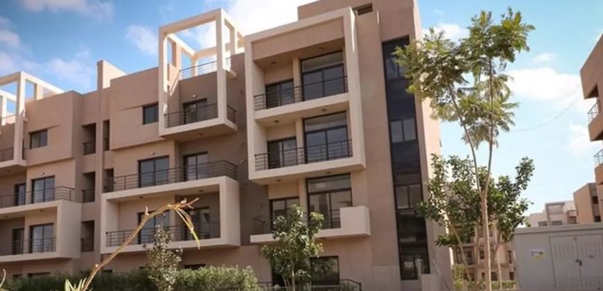 apartment for sale at Fifth Square with installments and immediate delivery.
