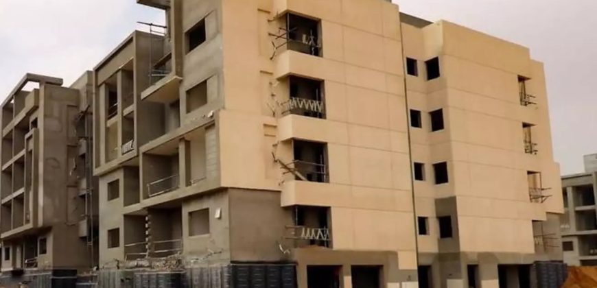 apartment for sale at Fifth Square with installments and immediate delivery.