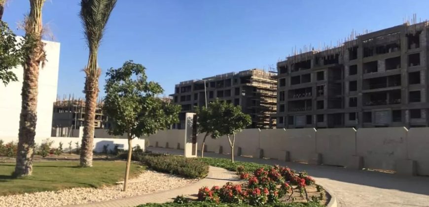 Hyde Park apartment for sale in New Cairo with immediate delivery