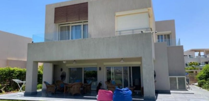 Fine villa for sale at Hacienda with impressive price.