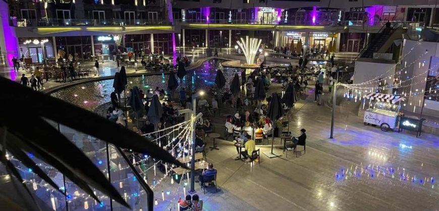بالتقسيط استلام فوري محل تجاري في اكبر مول في القاهرة الجديدة the yard موقع مميز