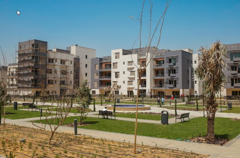 Clubside apartment in District 5 with garden in New Cairo